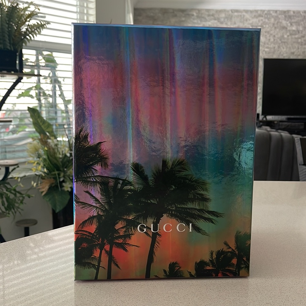 AUTHENTIC GUCCI empty Gift box hologram blue pink